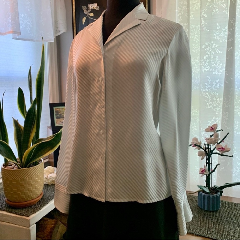 Casual Corner Elegant 100% Silk Button Up Blouse